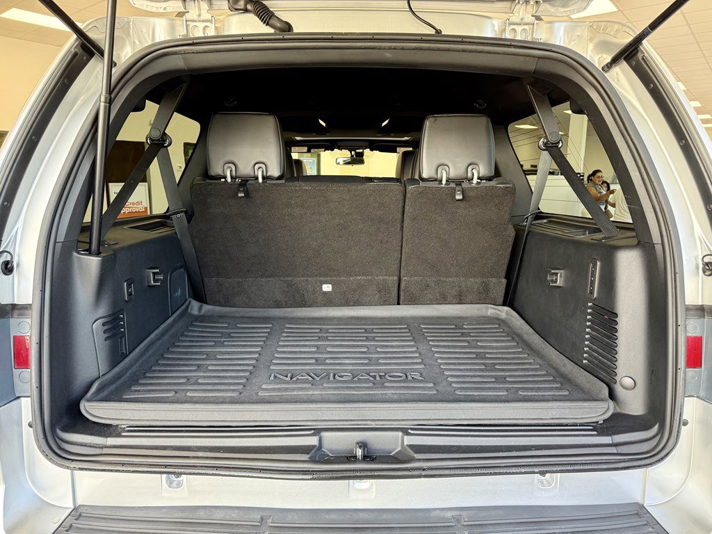 Used 2017 Lincoln Navigator L Reserve AWD/4WD image 9