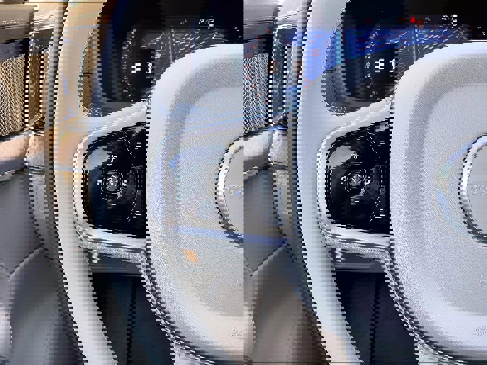 New 2026 Volvo XC90 B6 Ultra w/ Protection Package image 17