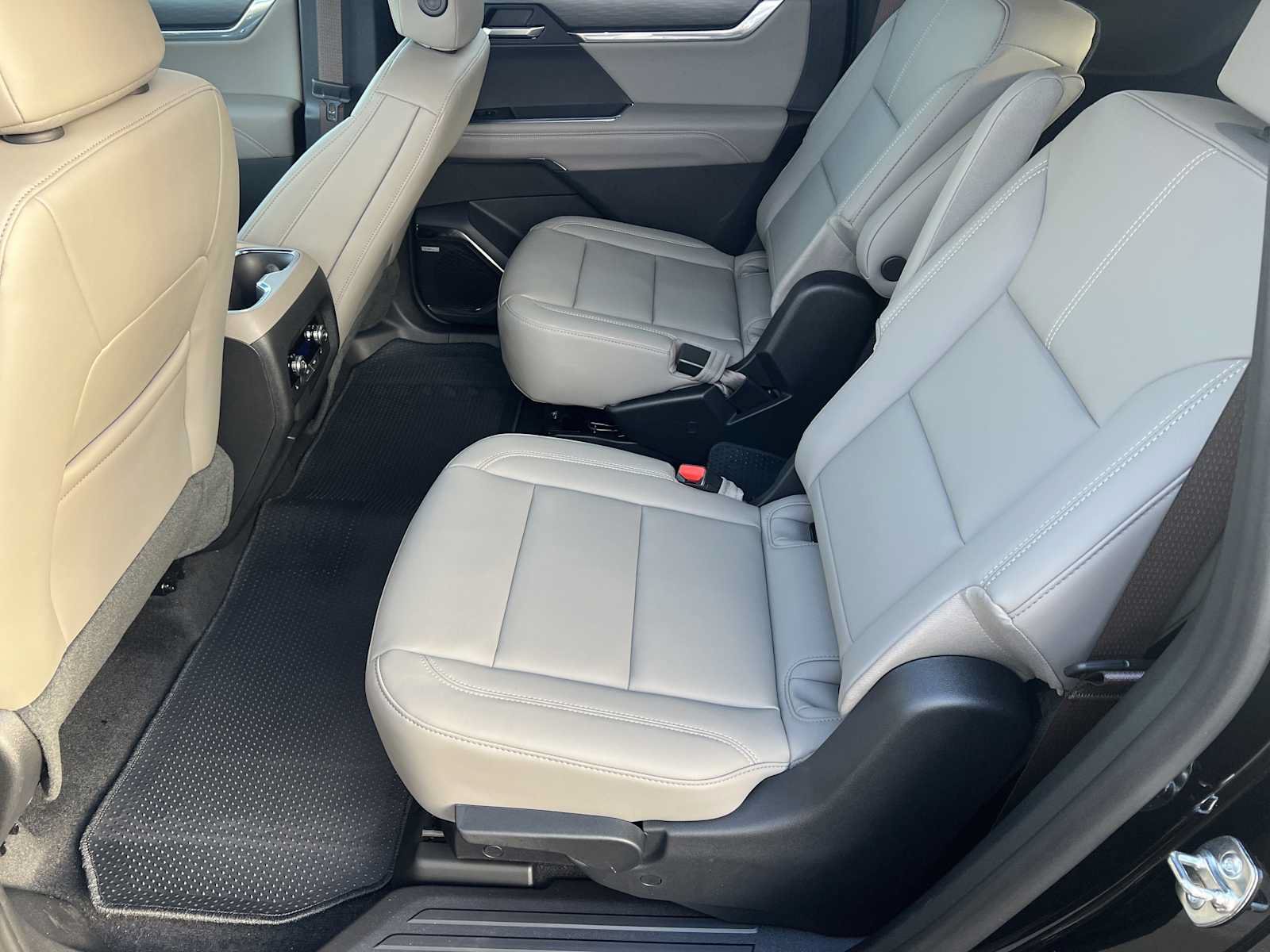 New 2026 GMC Acadia Elevation w/ Black Edition FWD image 17
