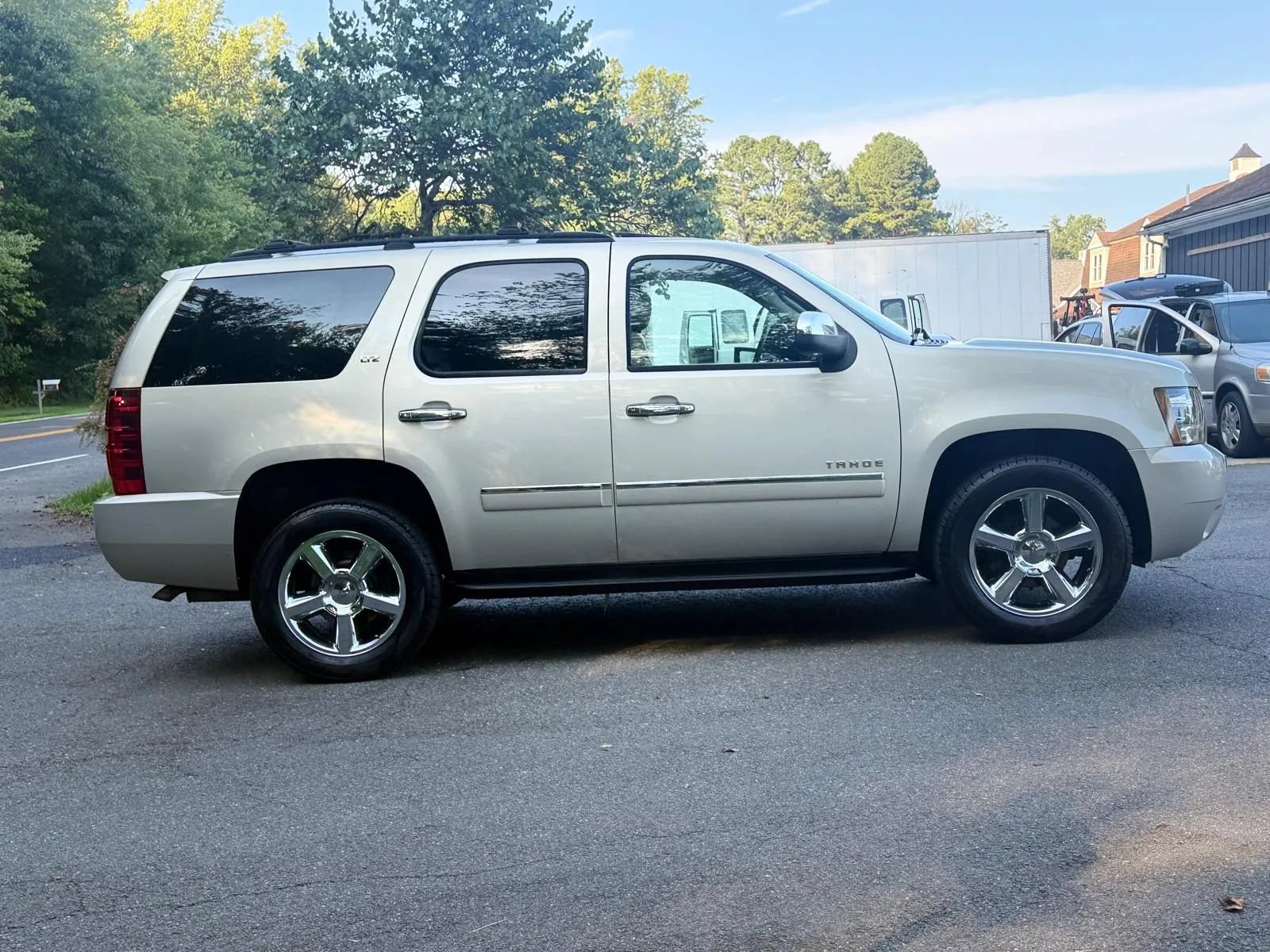 Used 2011 Chevrolet Tahoe LTZ AWD/4WD image 9