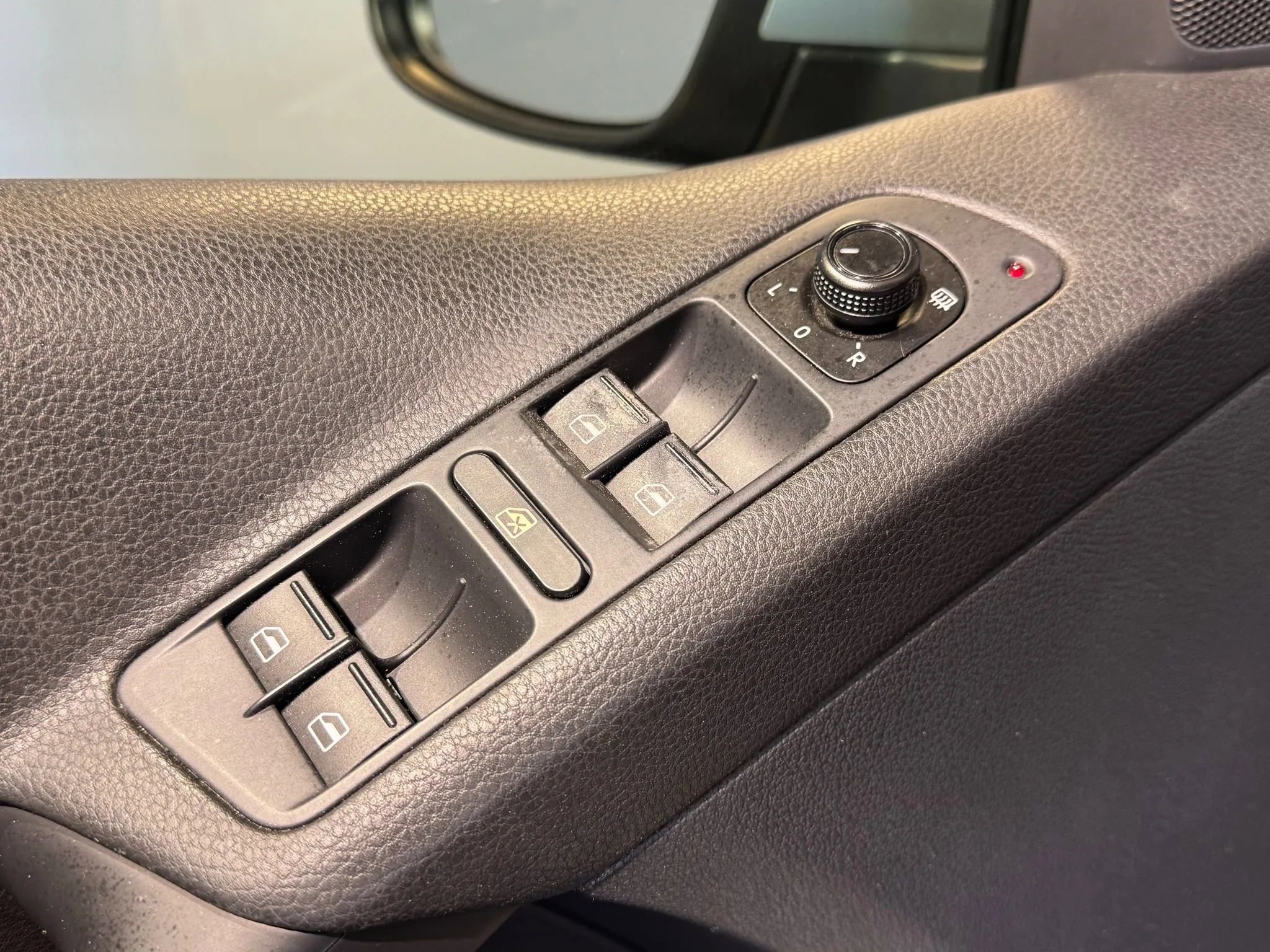 Used 2016 Volkswagen Tiguan S AWD/4WD image 9