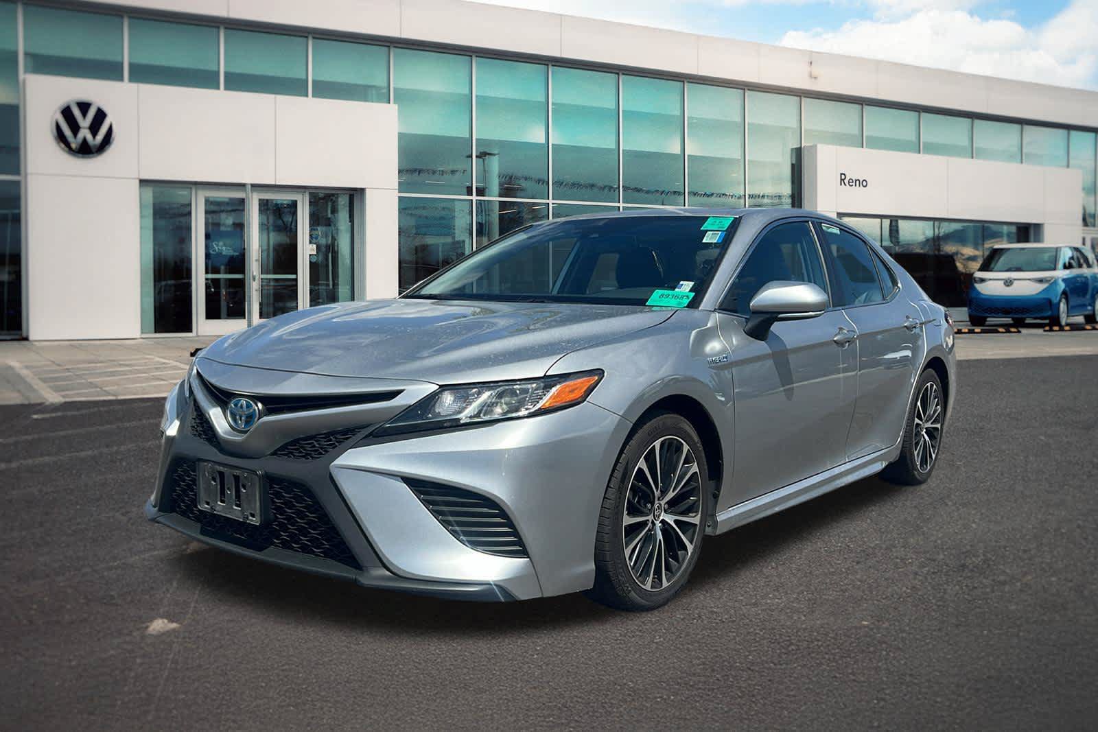 Used 2020 Toyota Camry SE w/ Sunroof Package FWD video 1