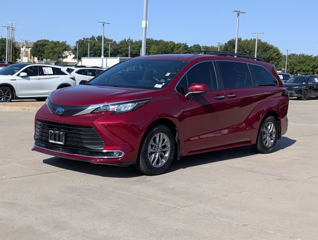 Certified 2023 Toyota Sienna XLE FWD image 10