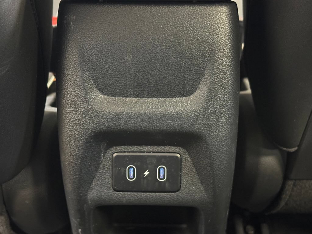 Used 2025 Hyundai Venue Limited FWD image 16