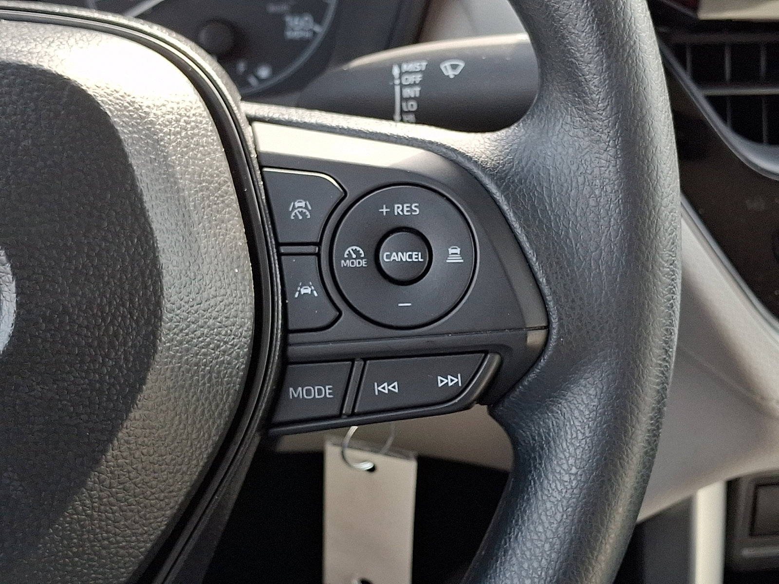 Used 2025 Toyota Corolla Cross L image 21