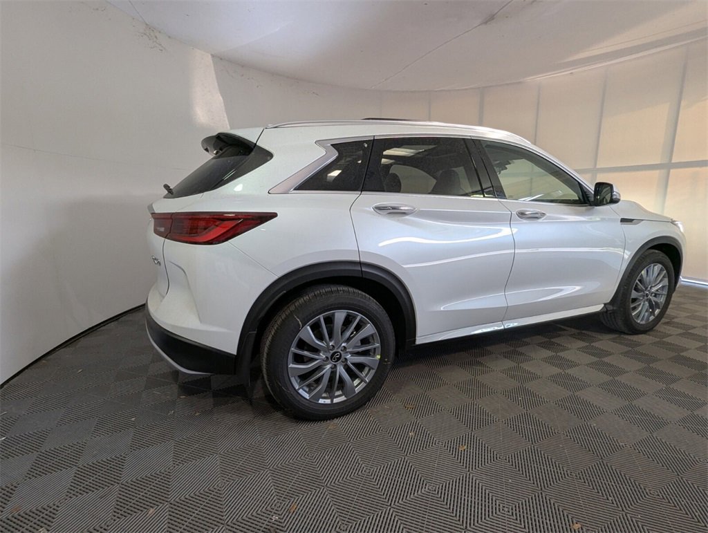 New 2025 INFINITI QX50 Luxe image 10
