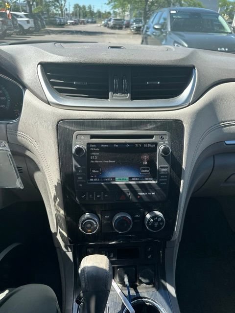 Used 2017 Chevrolet Traverse LT w/ Style and Technology Package FWD image 11
