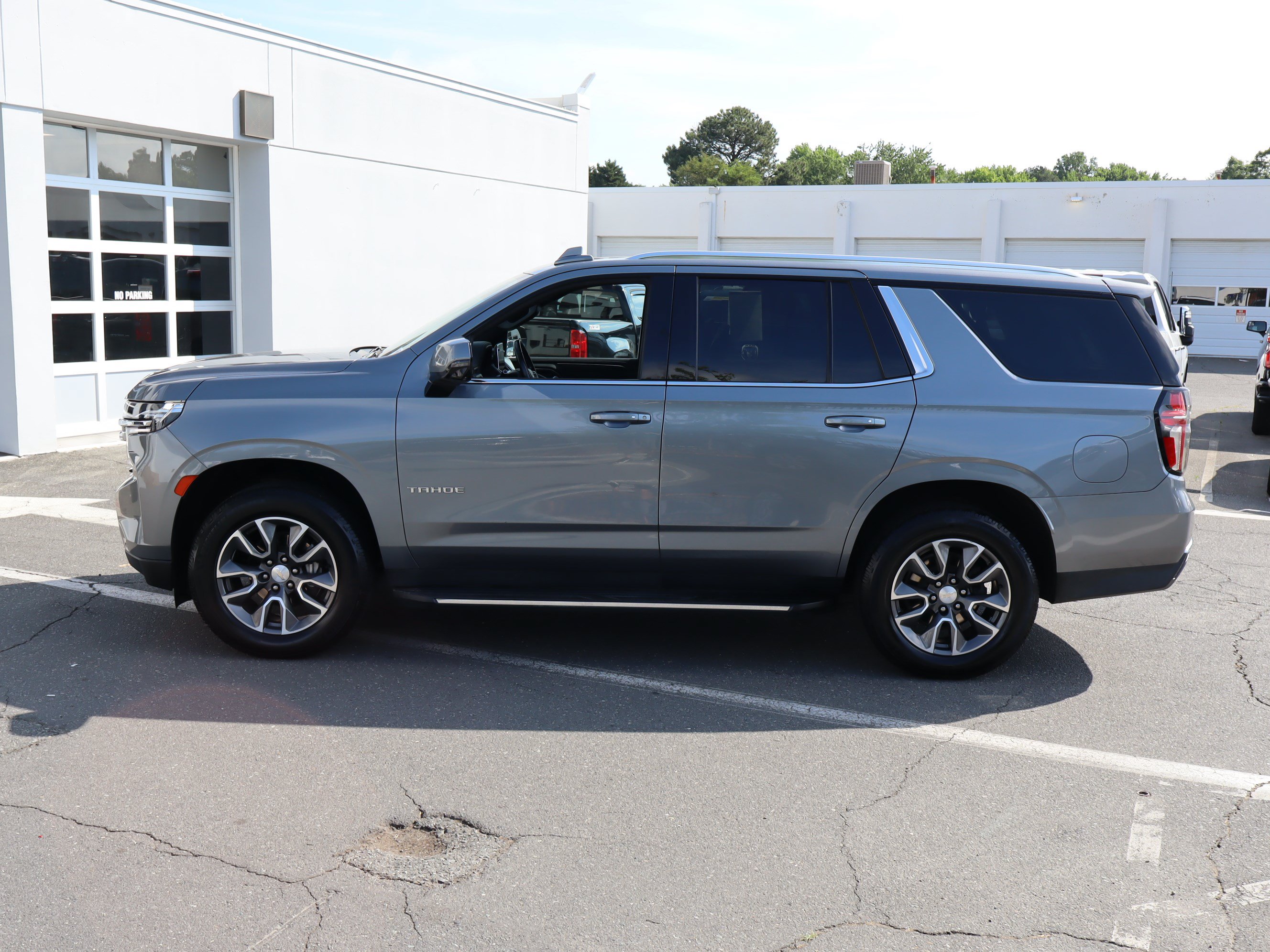 Used 2022 Chevrolet Tahoe LT w/ LT Signature Package AWD/4WD image 7