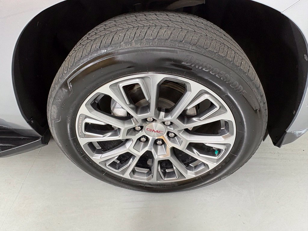 Used 2025 GMC Yukon XL Denali AWD/4WD image 12