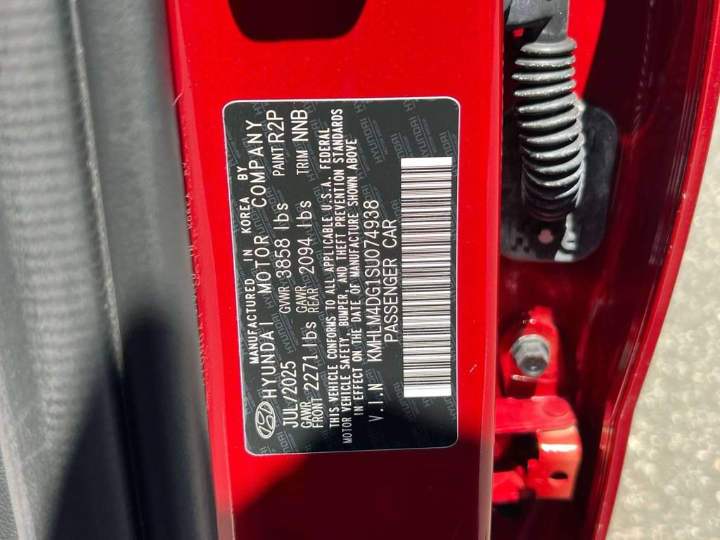 Used 2025 Hyundai Elantra Sport FWD image 18