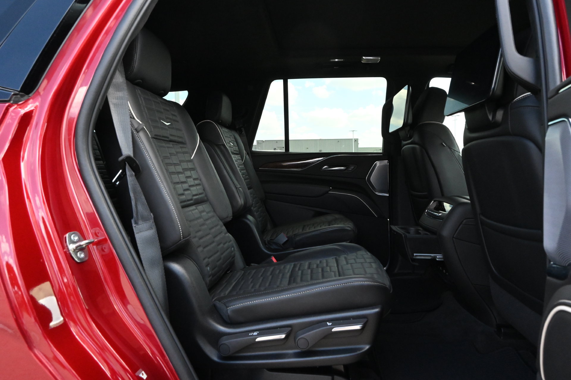 Certified 2024 Cadillac Escalade Sport Platinum w/ LPO, ONYX Package AWD/4WD image 22