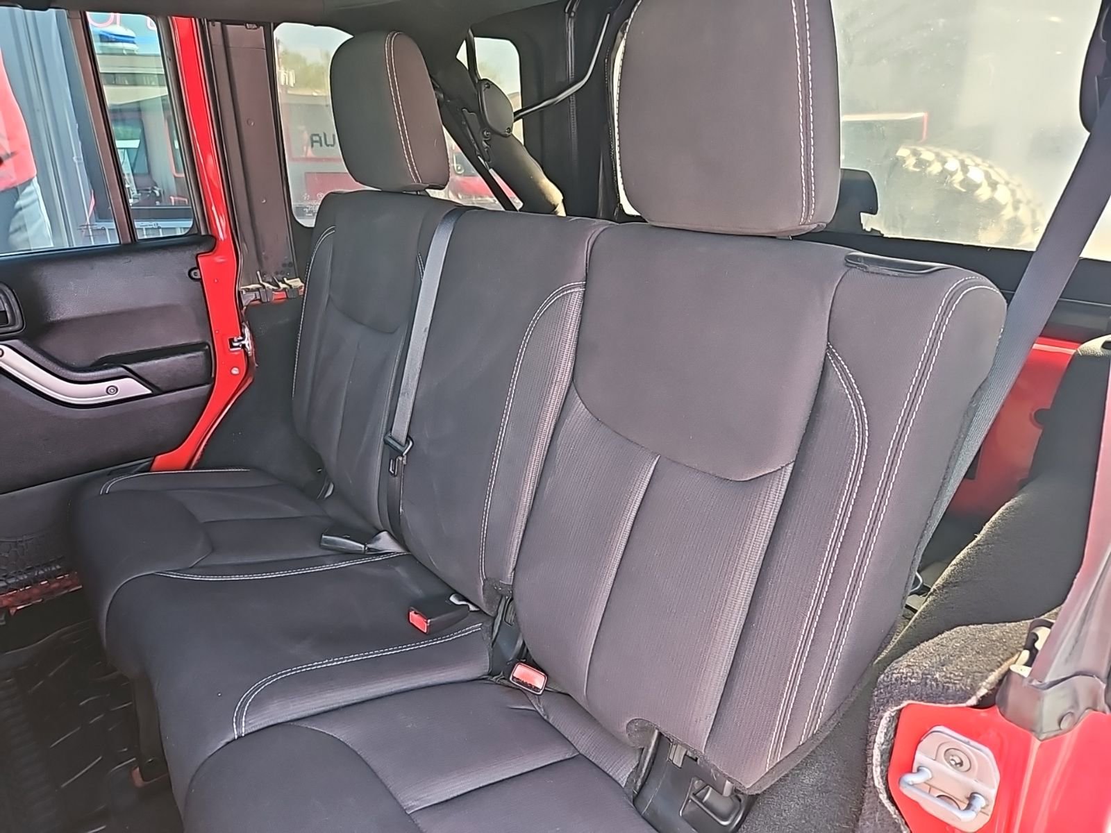 Used 2014 Jeep Wrangler Unlimited Rubicon w/ Connectivity Group AWD/4WD image 15
