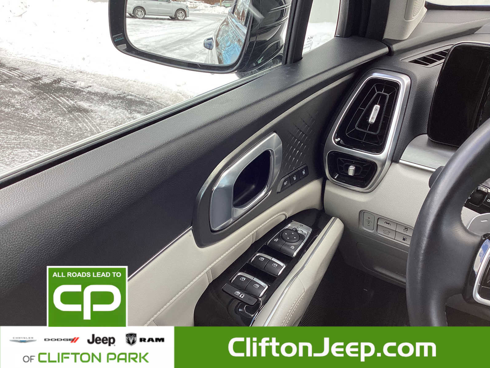 Used 2023 Kia Sorento SX Prestige image 31