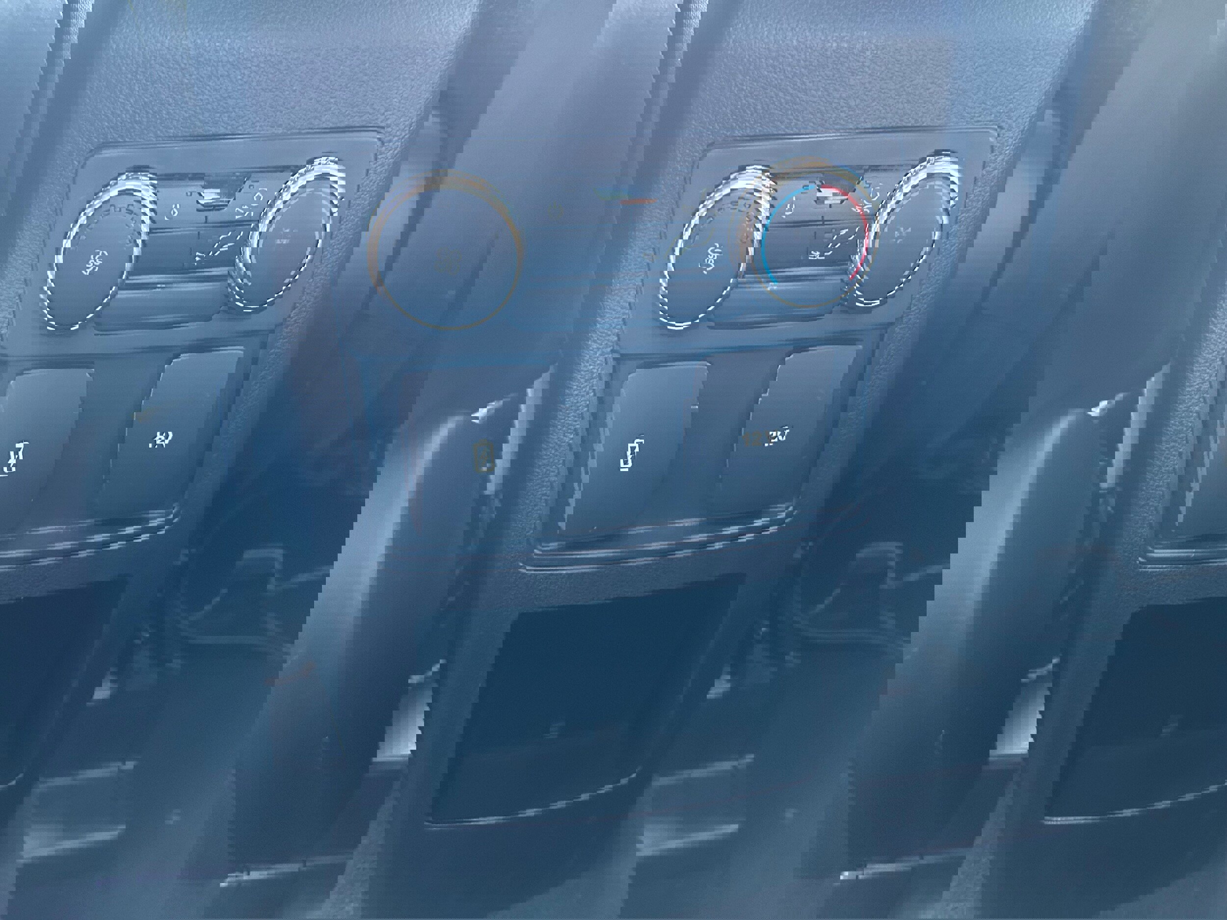 Used 2020 Ford Explorer XLT image 19