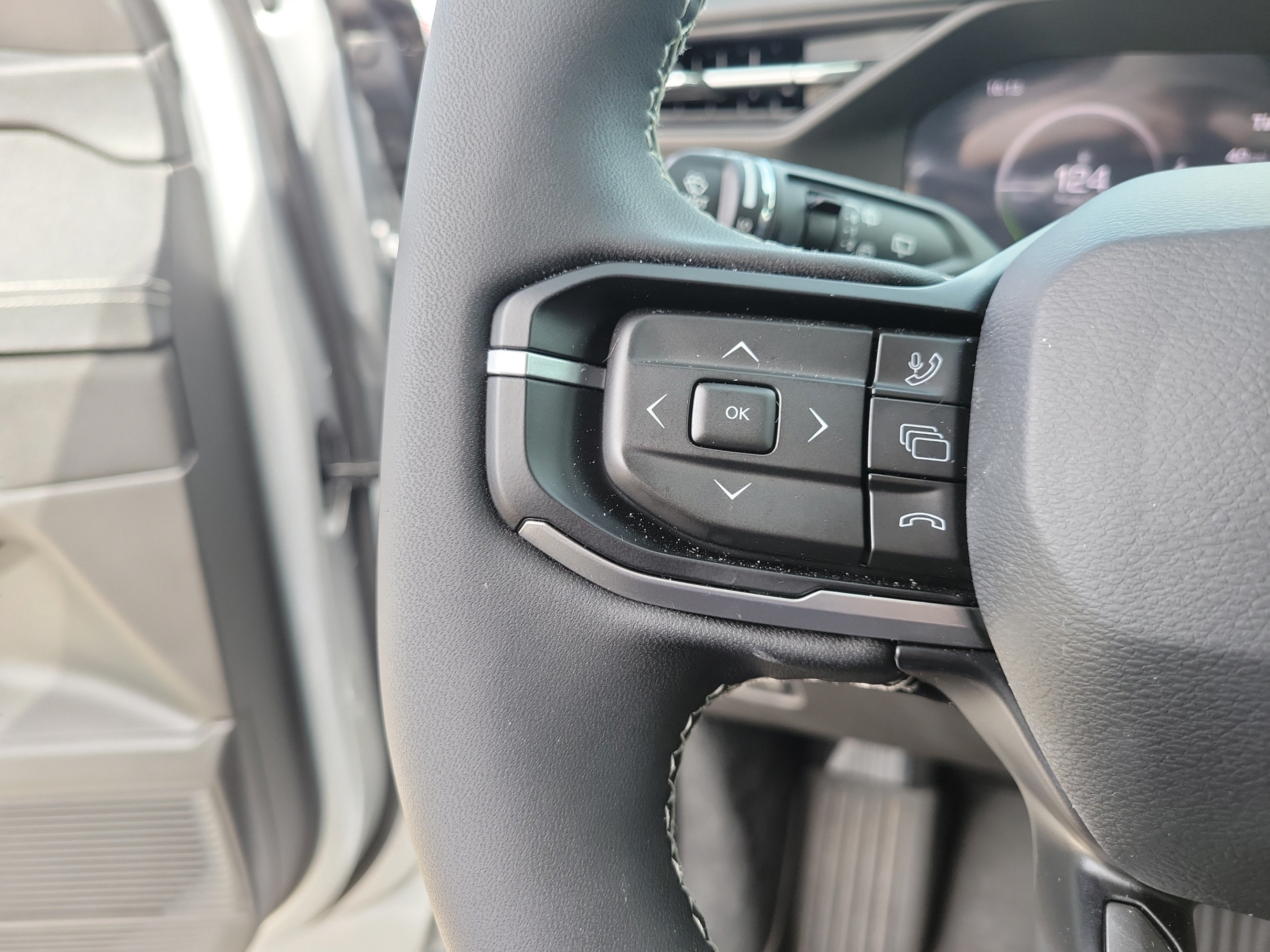 Used 2026 Jeep Cherokee Laredo AWD/4WD image 24