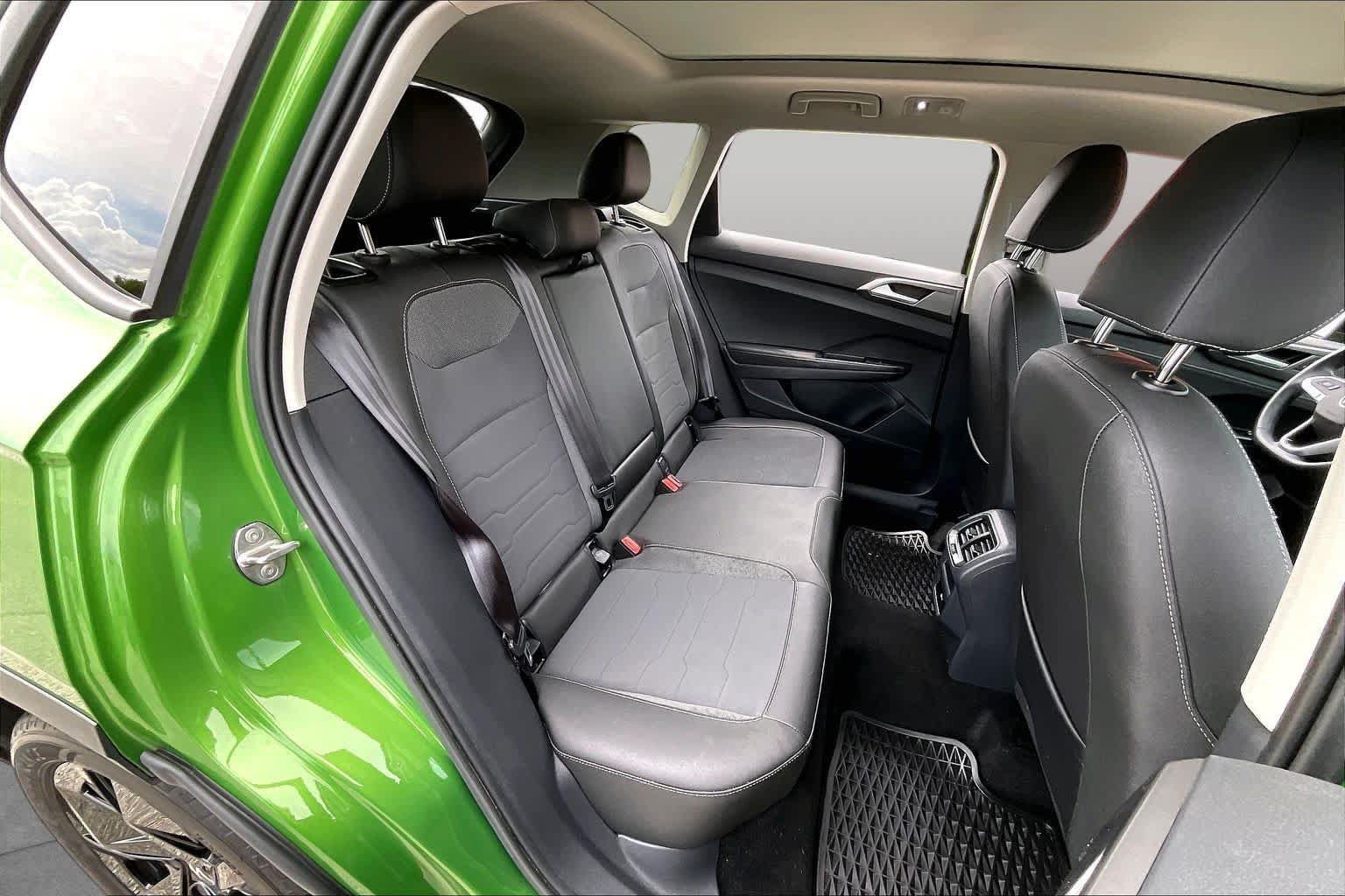 Used 2025 Volkswagen Taos SE FWD image 20