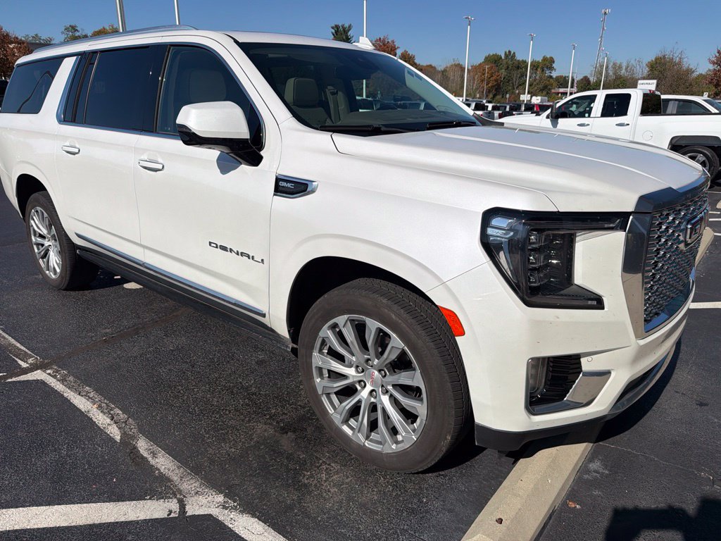 Used 2023 GMC Yukon XL Denali AWD/4WD image 5