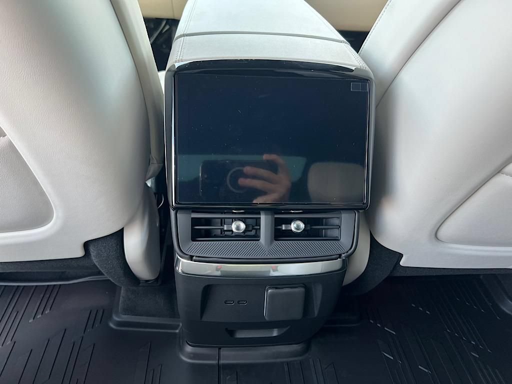 New 2026 Cadillac Vistiq Luxury w/ LPO, Floor Liner Package AWD/4WD image 9