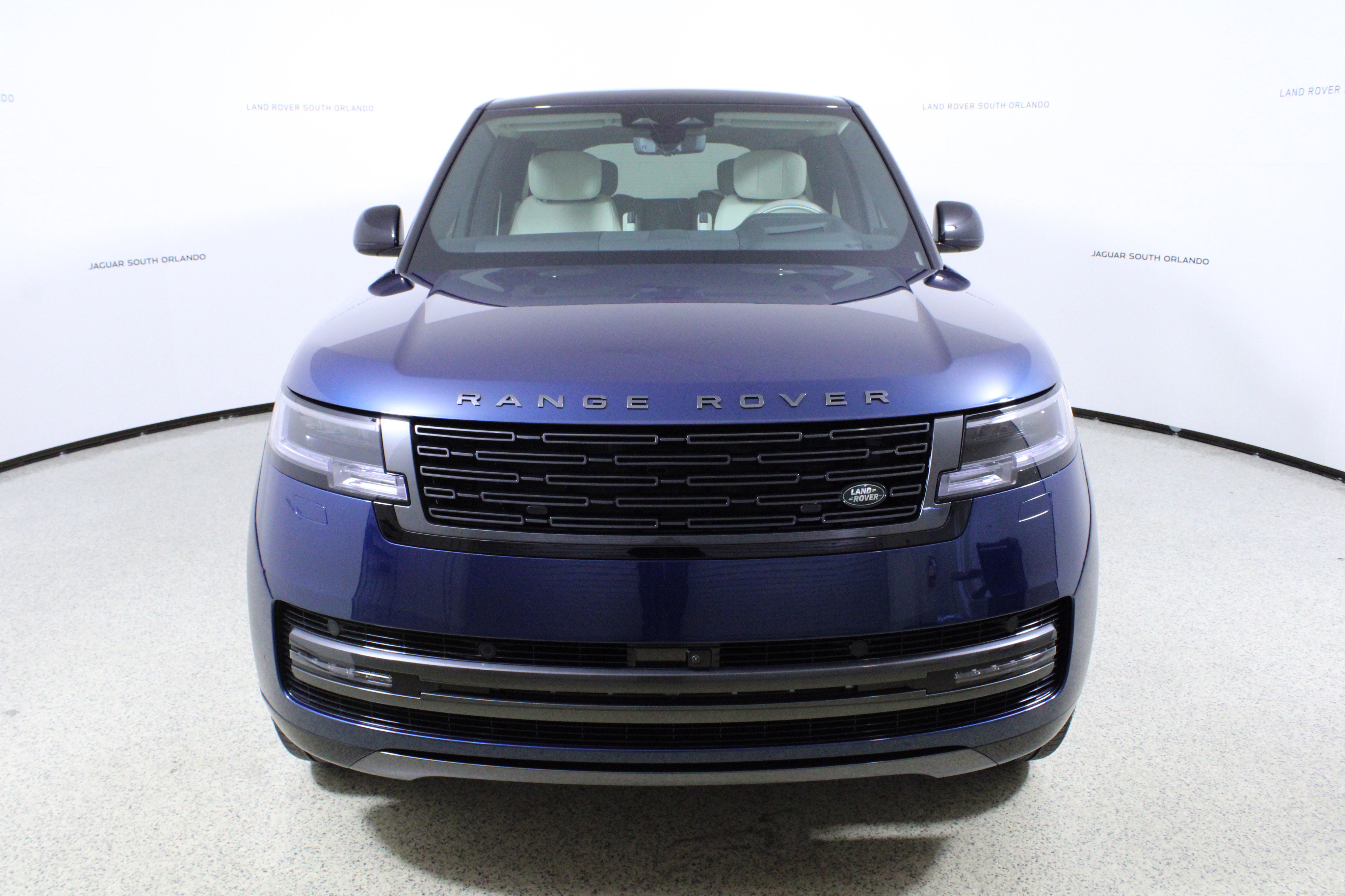 Used 2025 Land Rover Range Rover Autobiography image 2