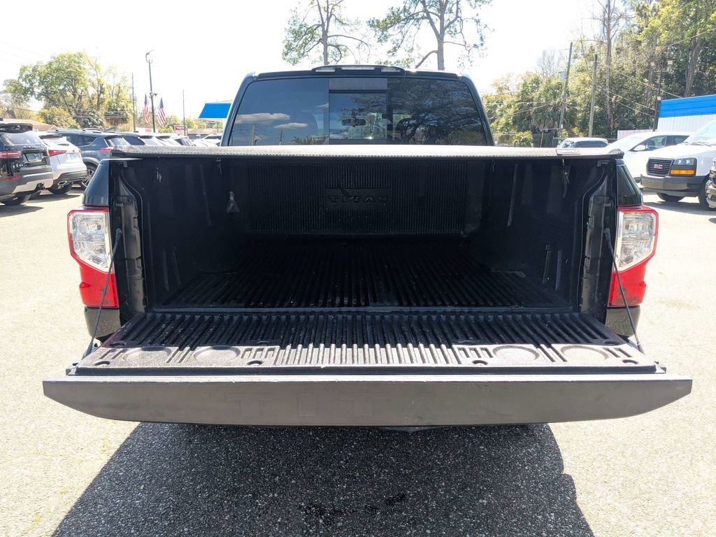 Used 2017 Nissan Titan SV image 12