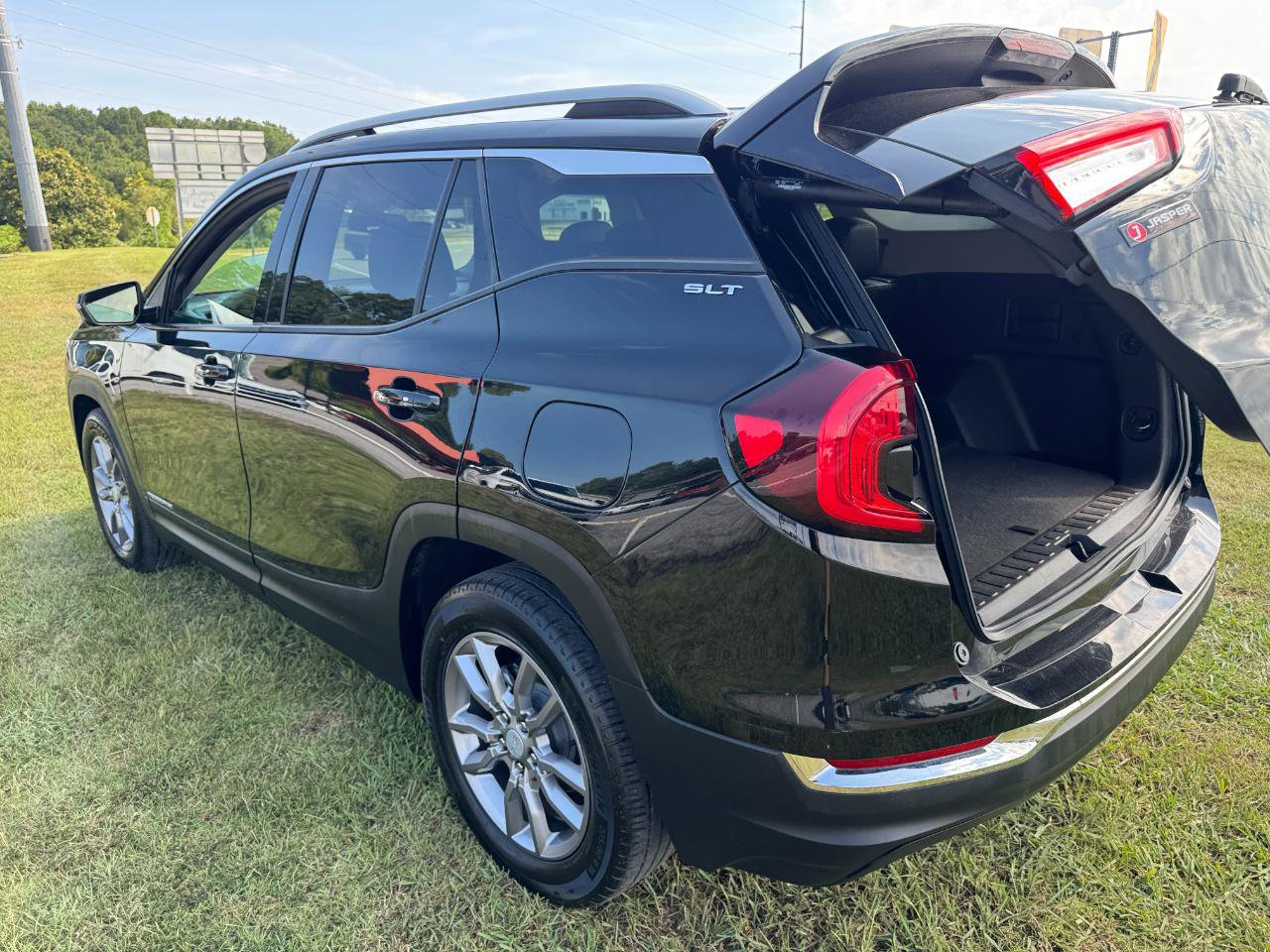 Used 2024 GMC Terrain SLT FWD image 16