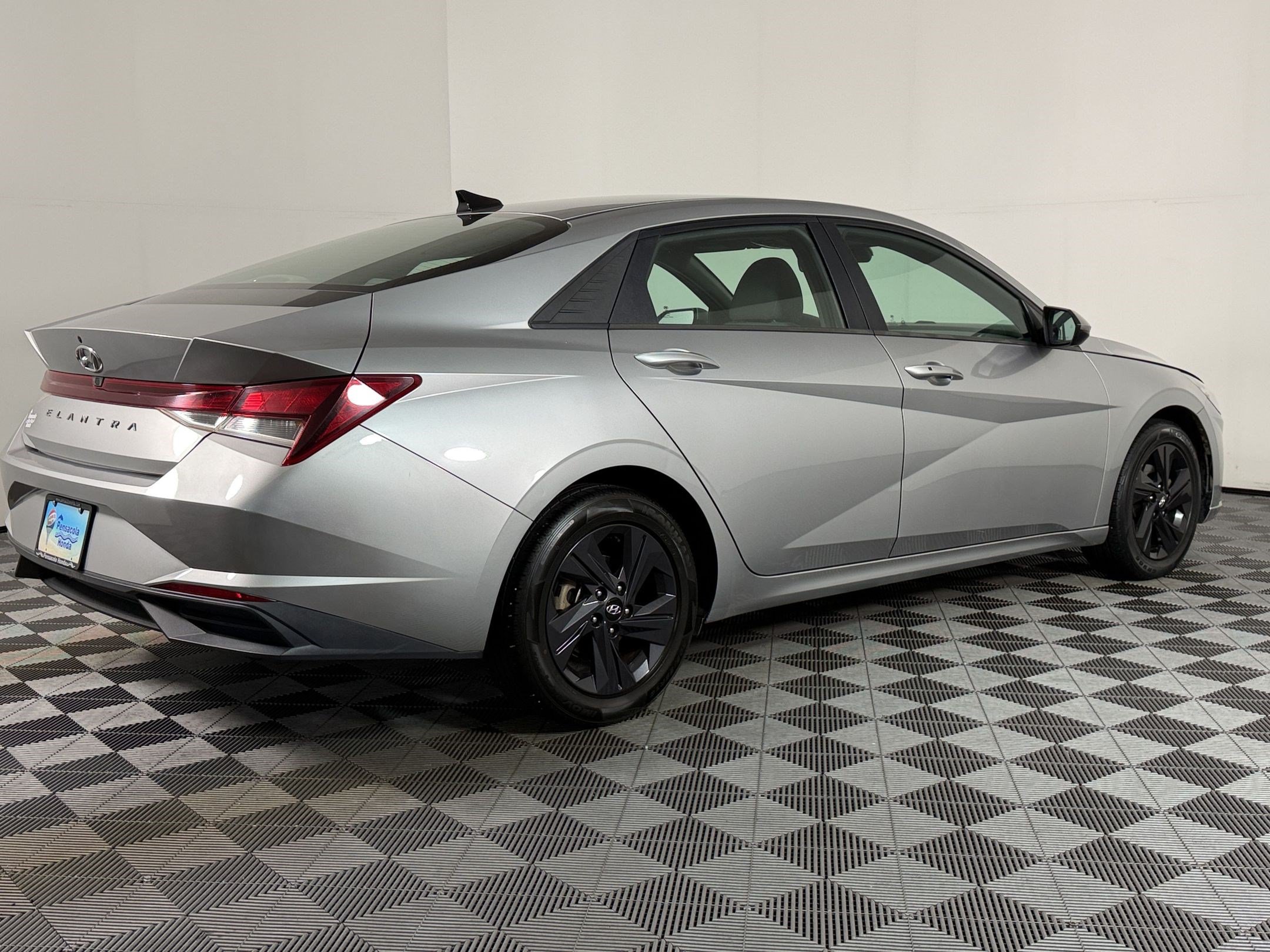 Used 2021 Hyundai Elantra SEL FWD image 7