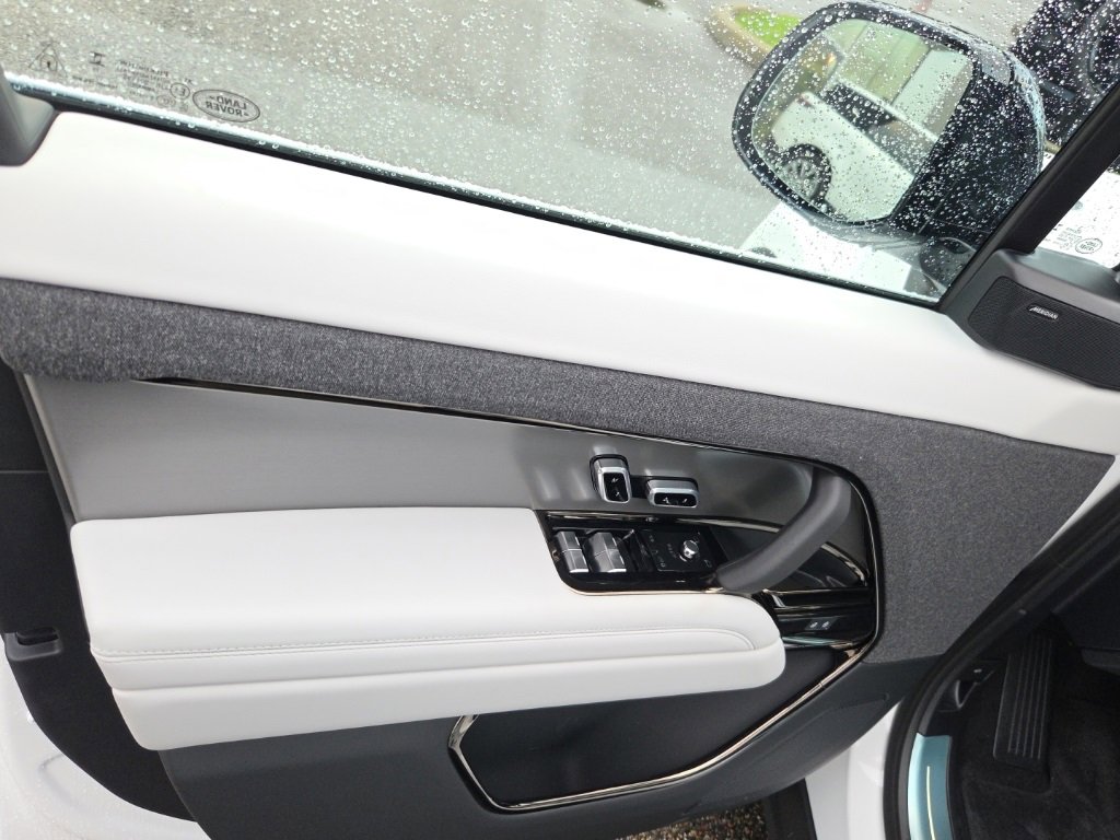 New 2025 Land Rover Range Rover Sport SE image 11