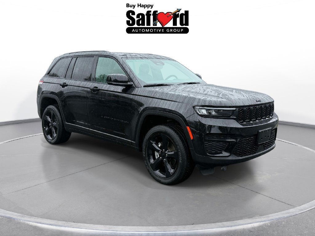 Used 2025 Jeep Grand Cherokee Altitude AWD/4WD image 9