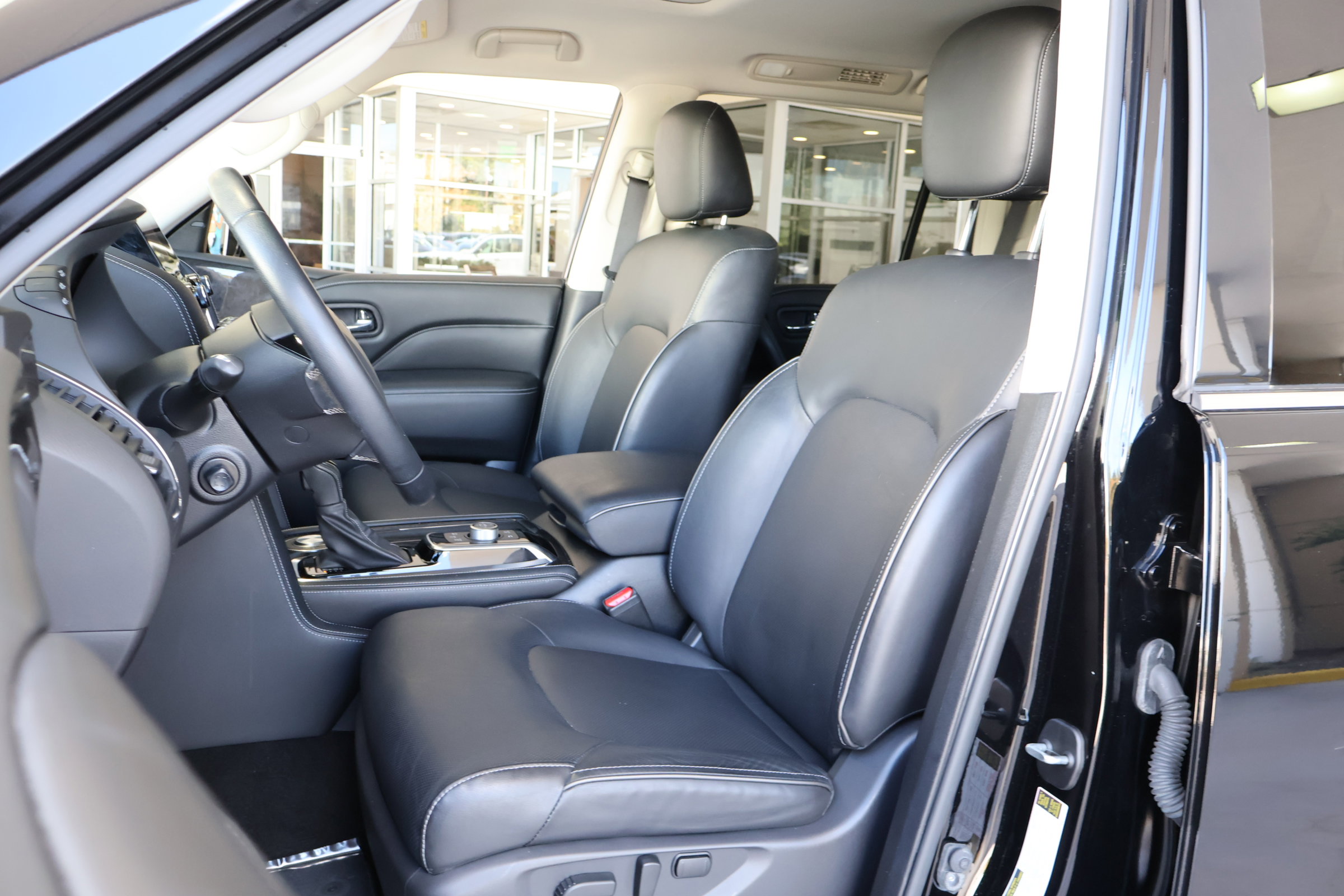 Certified 2022 INFINITI QX80 Luxe w/ Cargo Package image 2