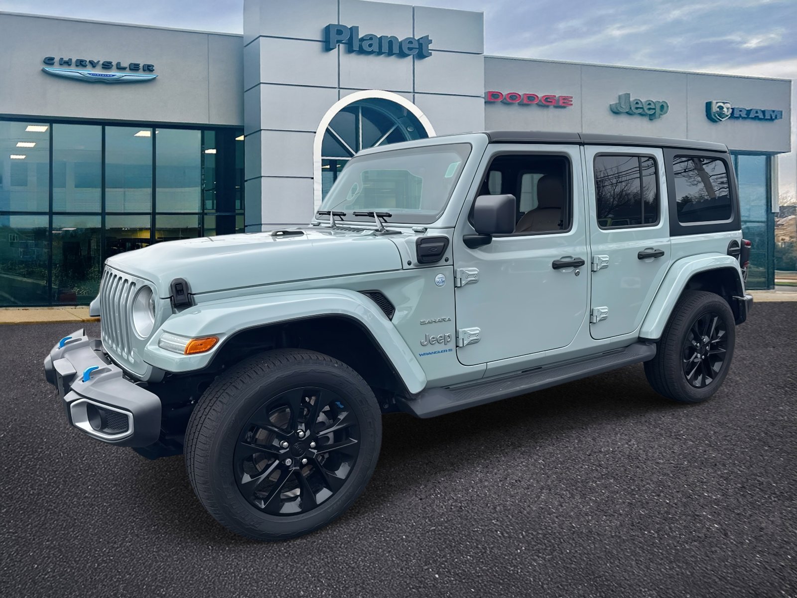 Used 2023 Jeep Wrangler Unlimited Sahara w/ Cold Weather Group image 4
