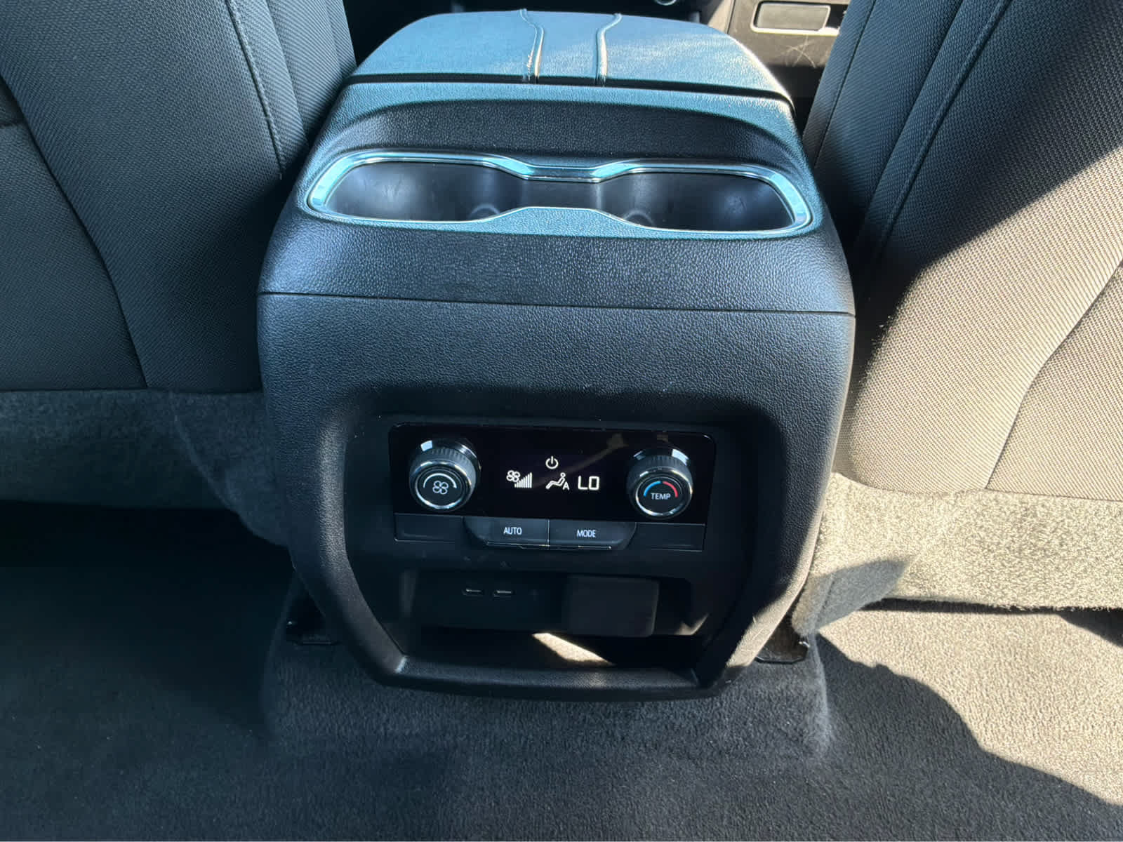 Used 2024 Chevrolet Traverse LT AWD/4WD image 23