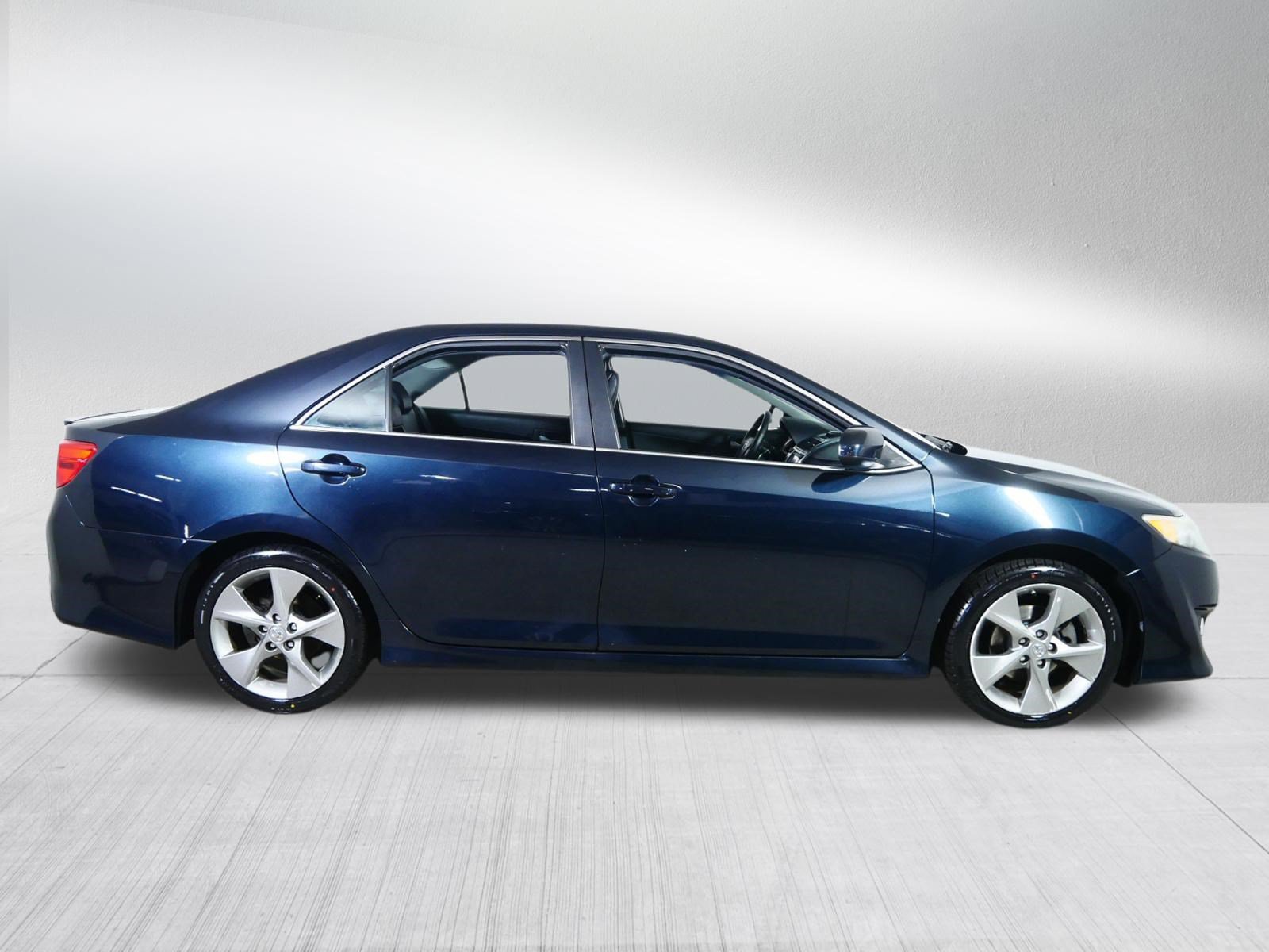 Used 2014 Toyota Camry SE FWD image 8