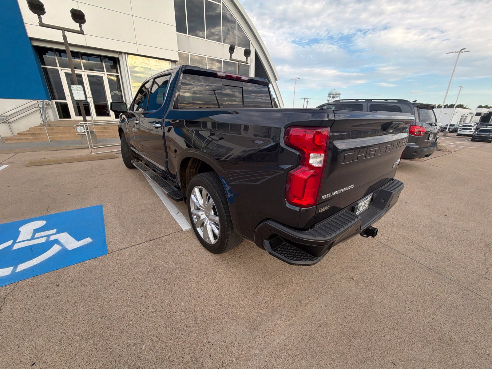 Used 2024 Chevrolet Silverado 1500 High Country w/ High Country Premium Package AWD/4WD image 14