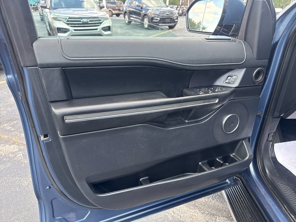 Used 2019 Ford Expedition XLT w/ Equipment Group 202A AWD/4WD image 35