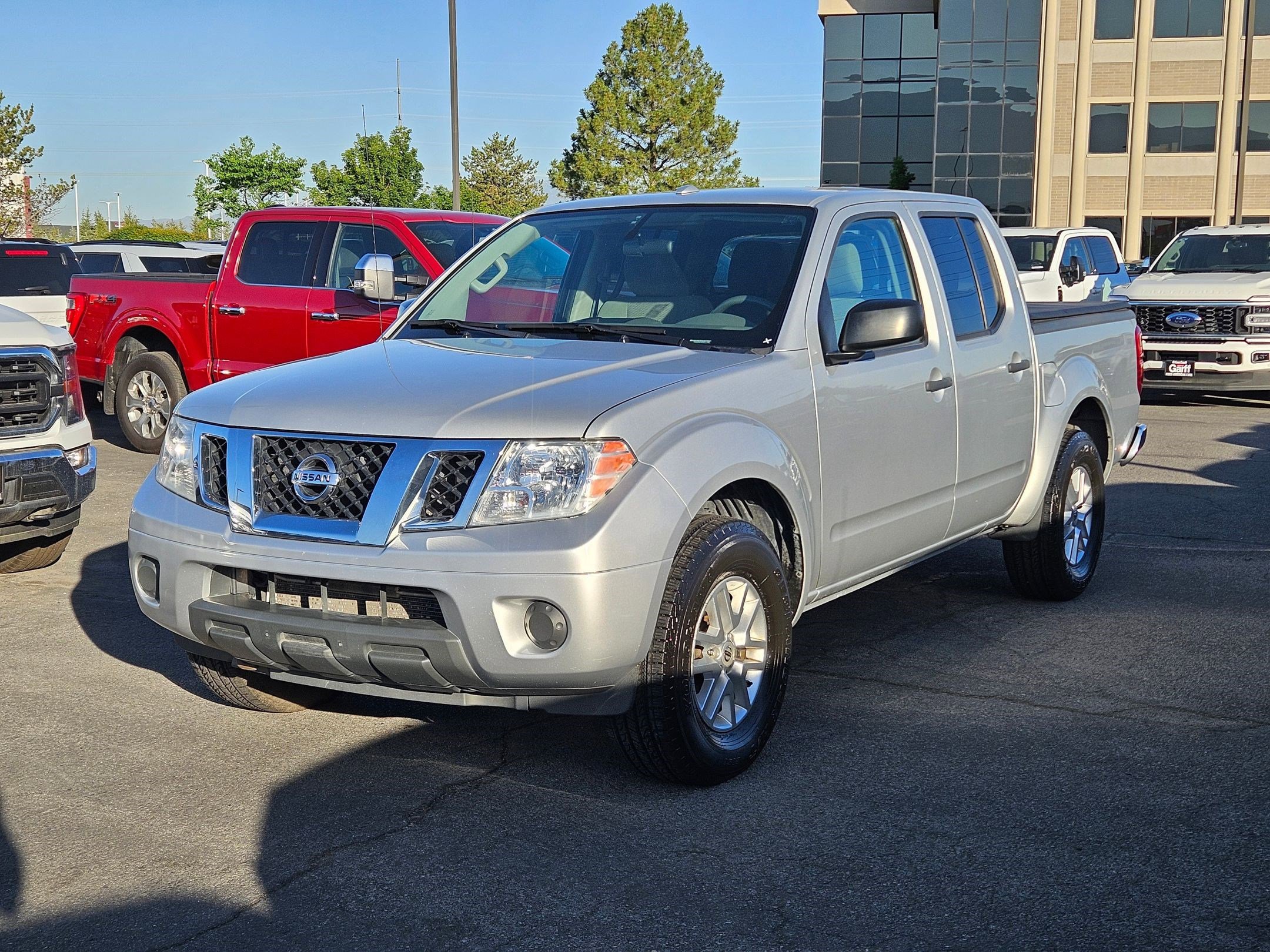 Used 2015 Nissan Frontier SV AWD/4WD image 10