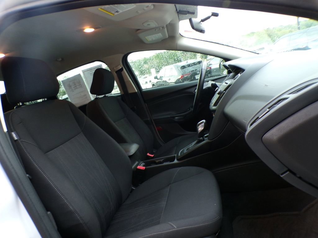 Used 2016 Ford Focus SE w/ SE Cold Weather Package FWD image 16