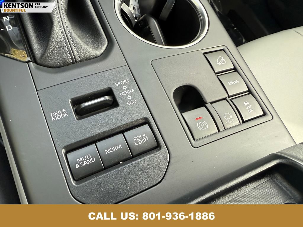Used 2025 Toyota Highlander XLE image 26