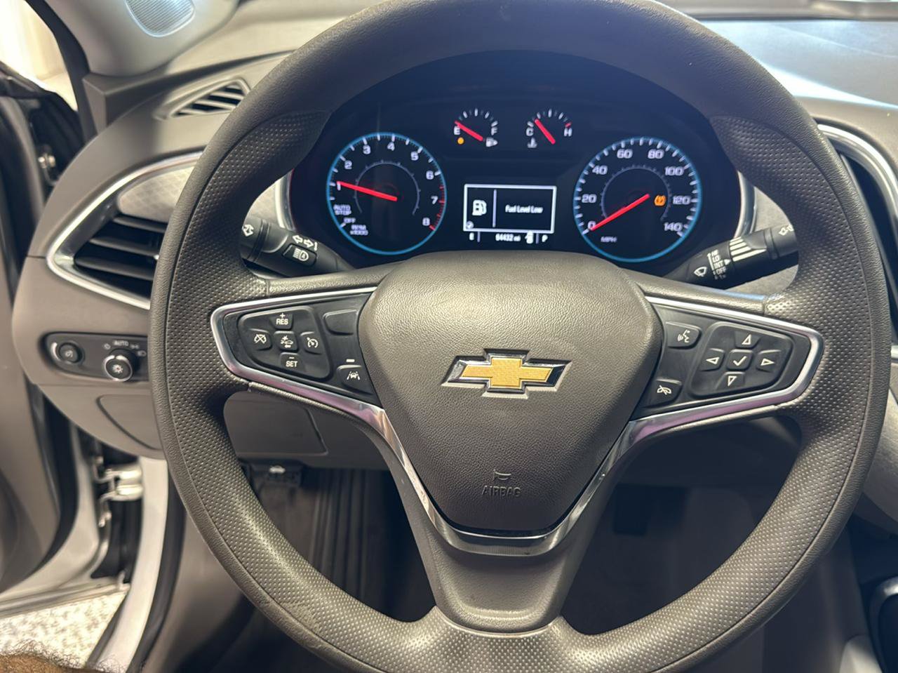 Used 2020 Chevrolet Malibu LT FWD image 19