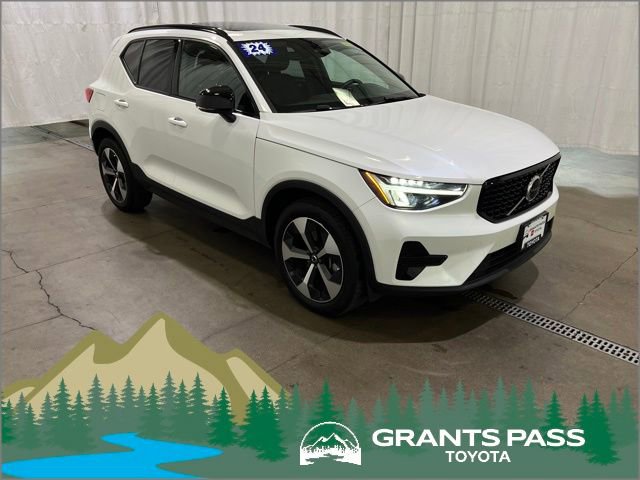 Used 2024 Volvo XC40 B5 Core AWD/4WD video 1