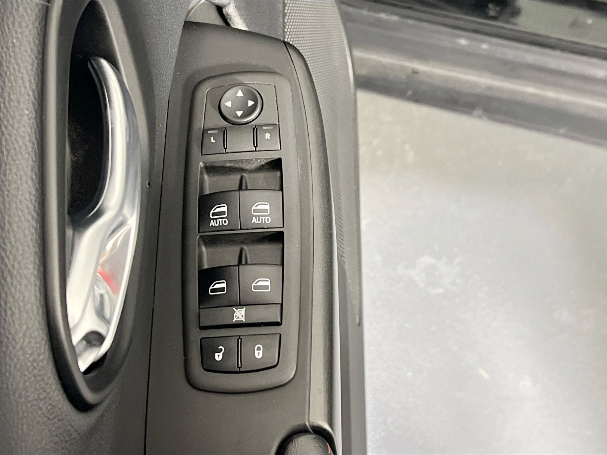 Used 2022 Jeep Cherokee Trailhawk w/ Sun, Sound & Nav Group AWD/4WD image 18