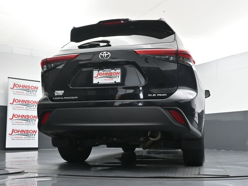 Used 2023 Toyota Highlander XLE AWD/4WD image 40
