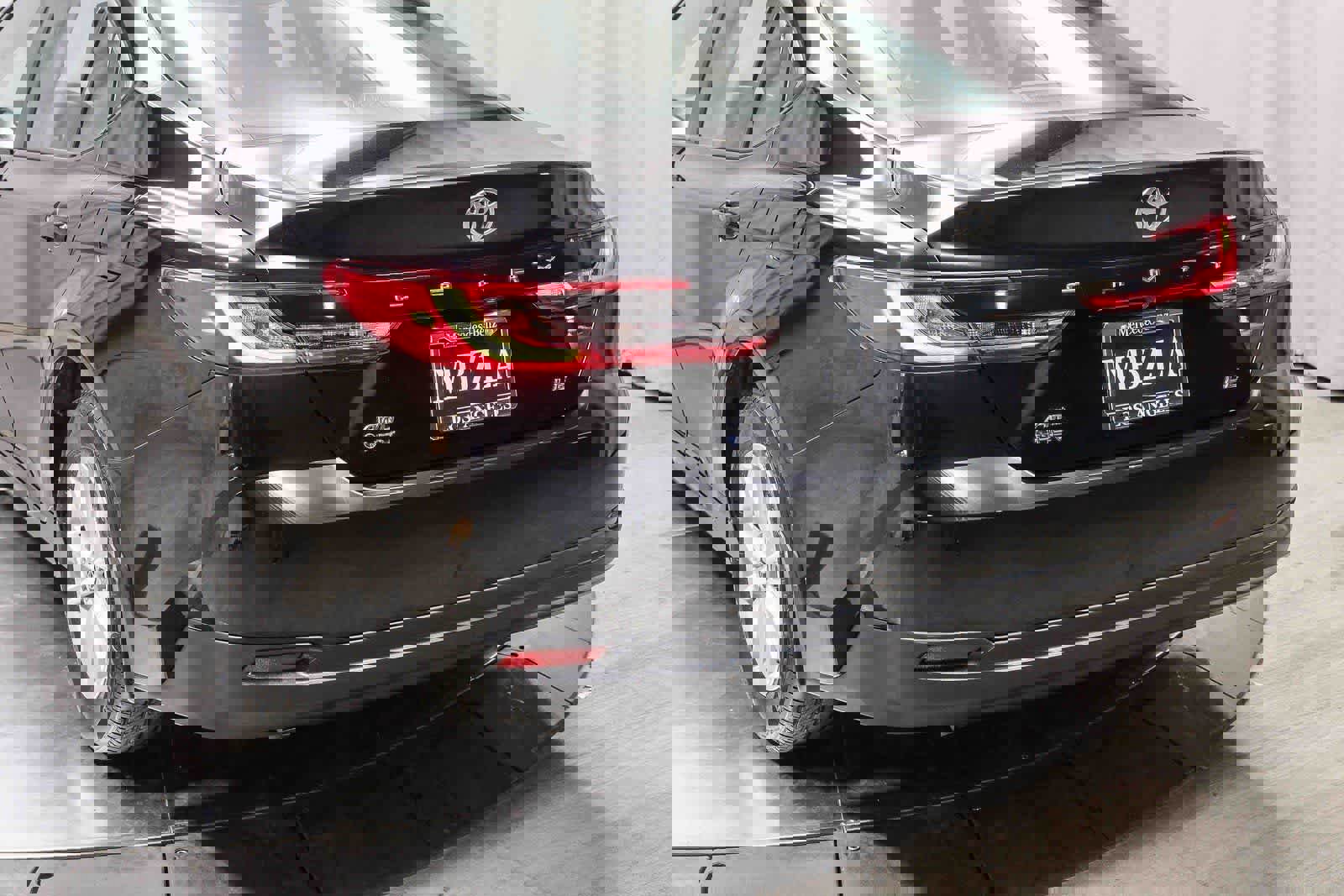 Used 2025 Toyota Camry LE w/ Convenience Package image 8