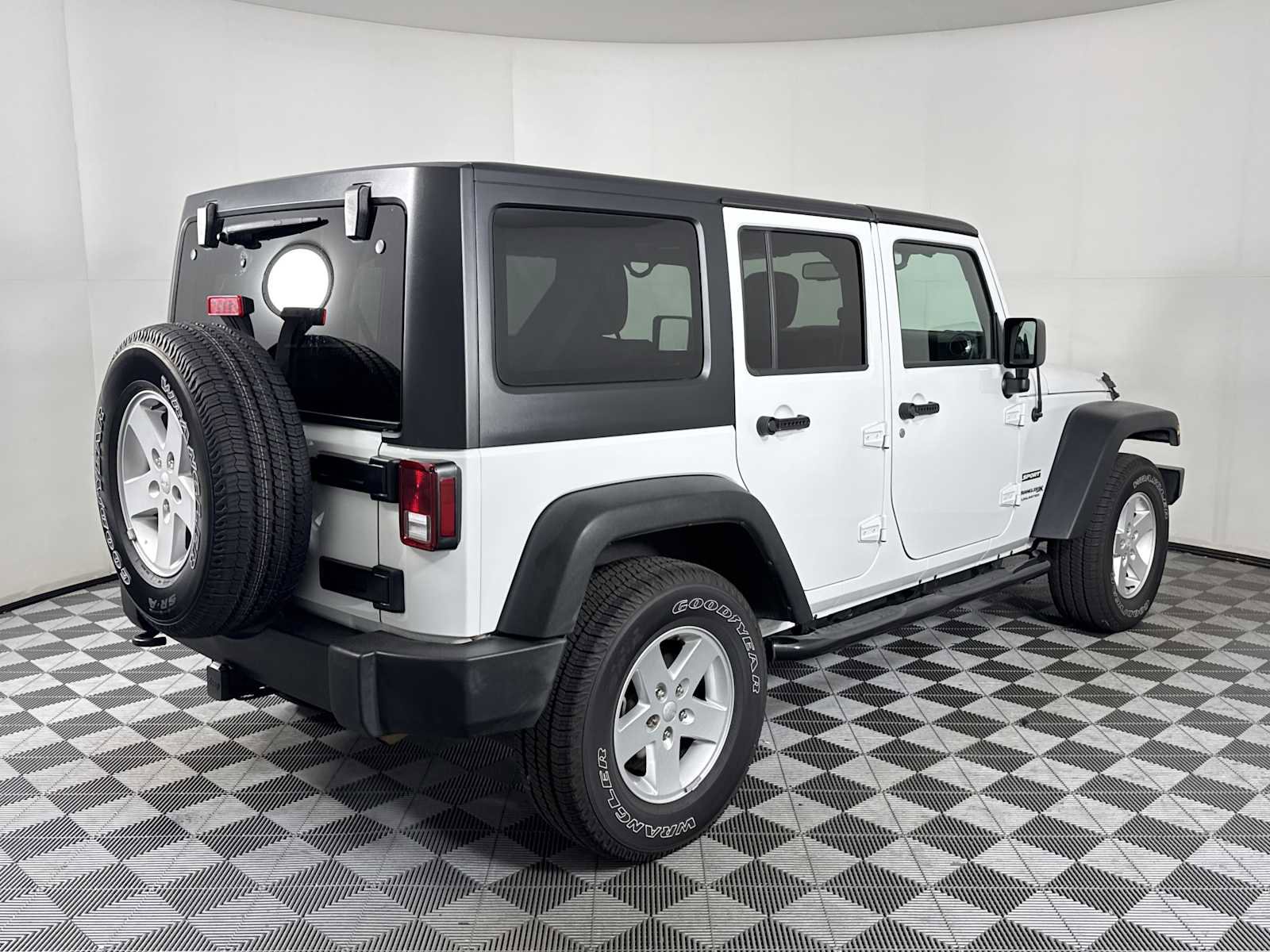 Used 2018 Jeep Wrangler Unlimited Sport S AWD/4WD image 6