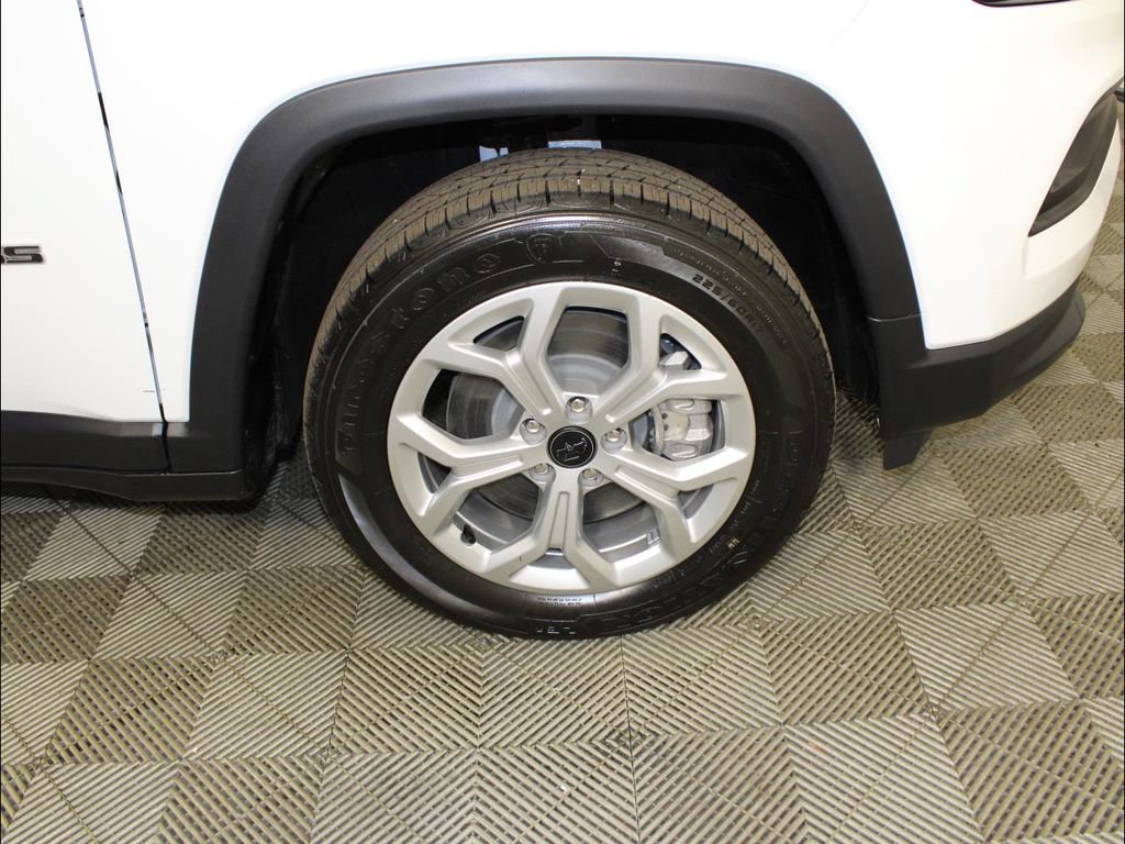 New 2025 Jeep Compass Latitude AWD/4WD image 43