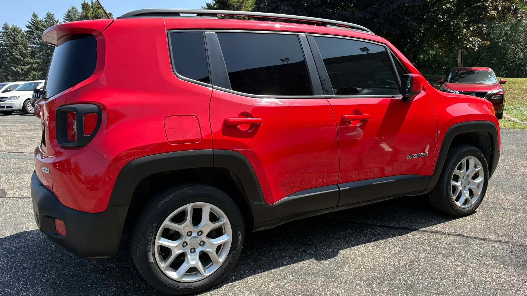 Used 2017 Jeep Renegade Latitude w/ Popular Equipment Group AWD/4WD image 10