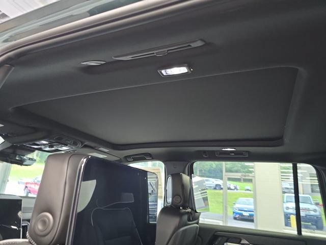 New 2026 GMC Yukon XL AT4 Ultimate w/ LPO, Floor Liner Package AWD/4WD image 14