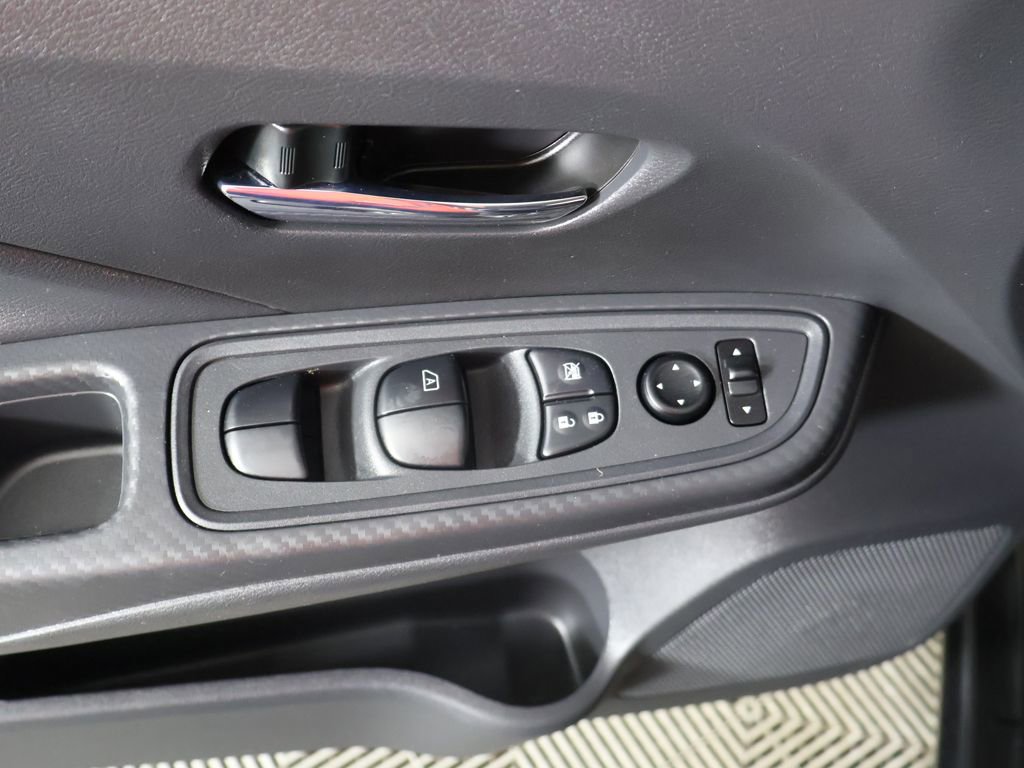 Used 2025 Nissan Versa SV image 29