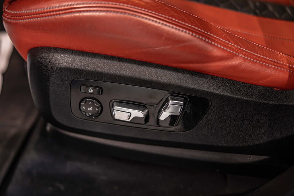 Used 2022 BMW X5 M Competition image 23