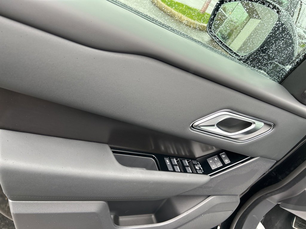 New 2026 Land Rover Range Rover Velar Dynamic SE image 11
