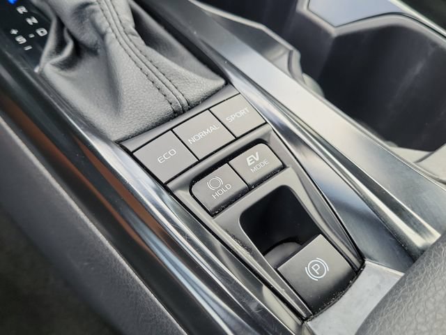 Used 2025 Toyota Camry SE FWD image 35